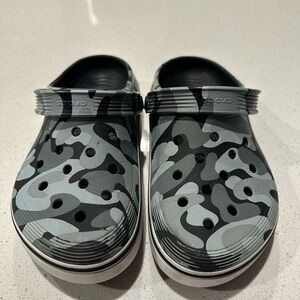 Crocs Kids Camo Clogs - Gray